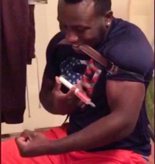 She came out a couple of minutes later and mehn I couldn't help but to wonder why such a beautiful lady has to be treated in such a disgusted manner. No man wouldn't appreciate the wonderful carvings engraved in this beautiful human. Damn! Toyin is FINE!