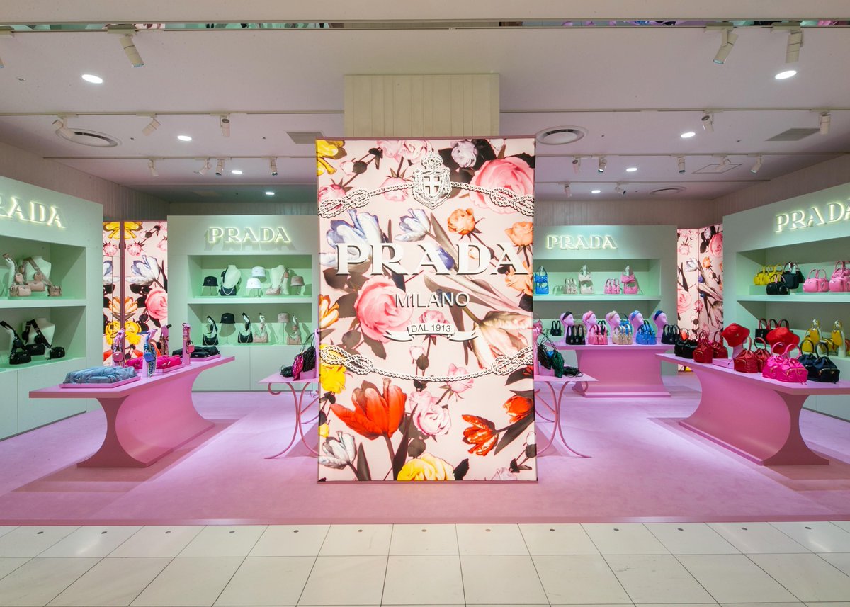 Prada Japan 伊勢丹新宿店本館1階 ハンドバッグ プロモーションで開催中の プラダ ポップアップストアでは 伊勢丹限定のナイロンバッグをはじめ 魅力的な新作がそろいます 11月12日まで 詳しくは公式サイトへ T Co Wuquly0e2l Prada