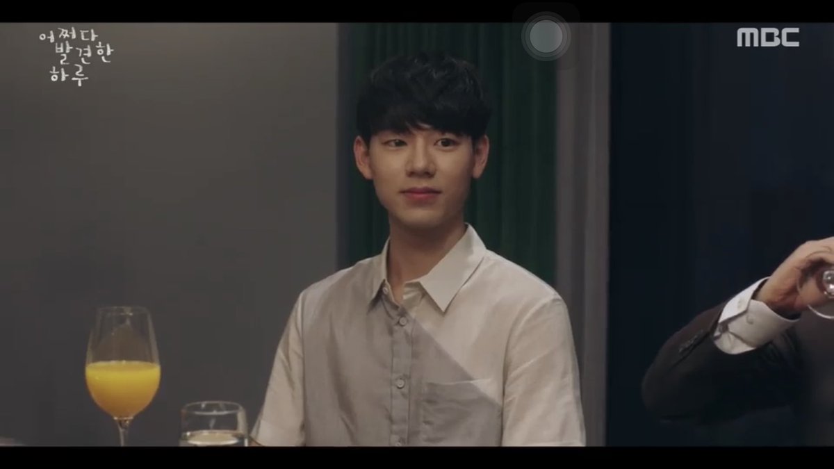 เข้าใจเลยทำไมได้แสดงเป็นพี่น้อง(ต่างแม่)กันทำผมทรงเดียวกันคือคล้ายกันมากถึงจะต่างแม่แต่พ่อคนเดียวกันต้องคล้ายกันบ้าง #ExtraordinaryYou