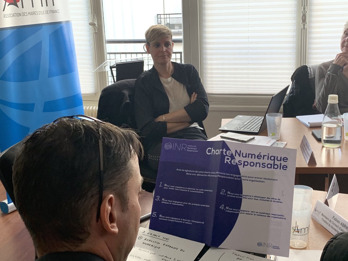 Raphaella Fournier pour le <a href="/Cerema_IngTer/">CeremaTerritoires</a> a expliqué qu'une ville intelligente était une ville dont l'objectif à atteindre était celui d'une ville "développement durable" et que la "smart city" était avant tout "un outil et un processus de fabrication de la ville"