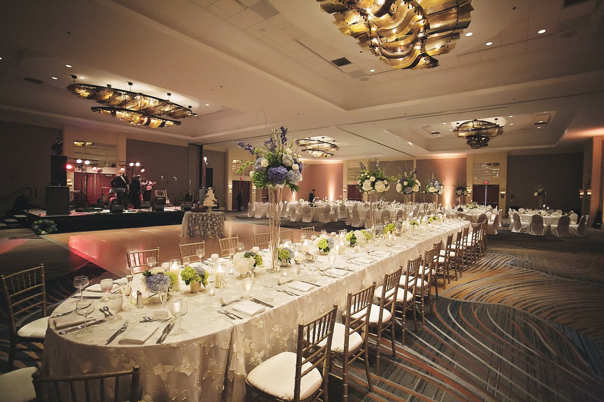 Happy #WeddingWednesday! This room set up is anything but standard - yet it's so beautiful!! We'd love to be a part of your #HappilyEverAfter. Message us today and we'll get you in contact with one of our amazing wedding coordinators!

📷 Something New Productions