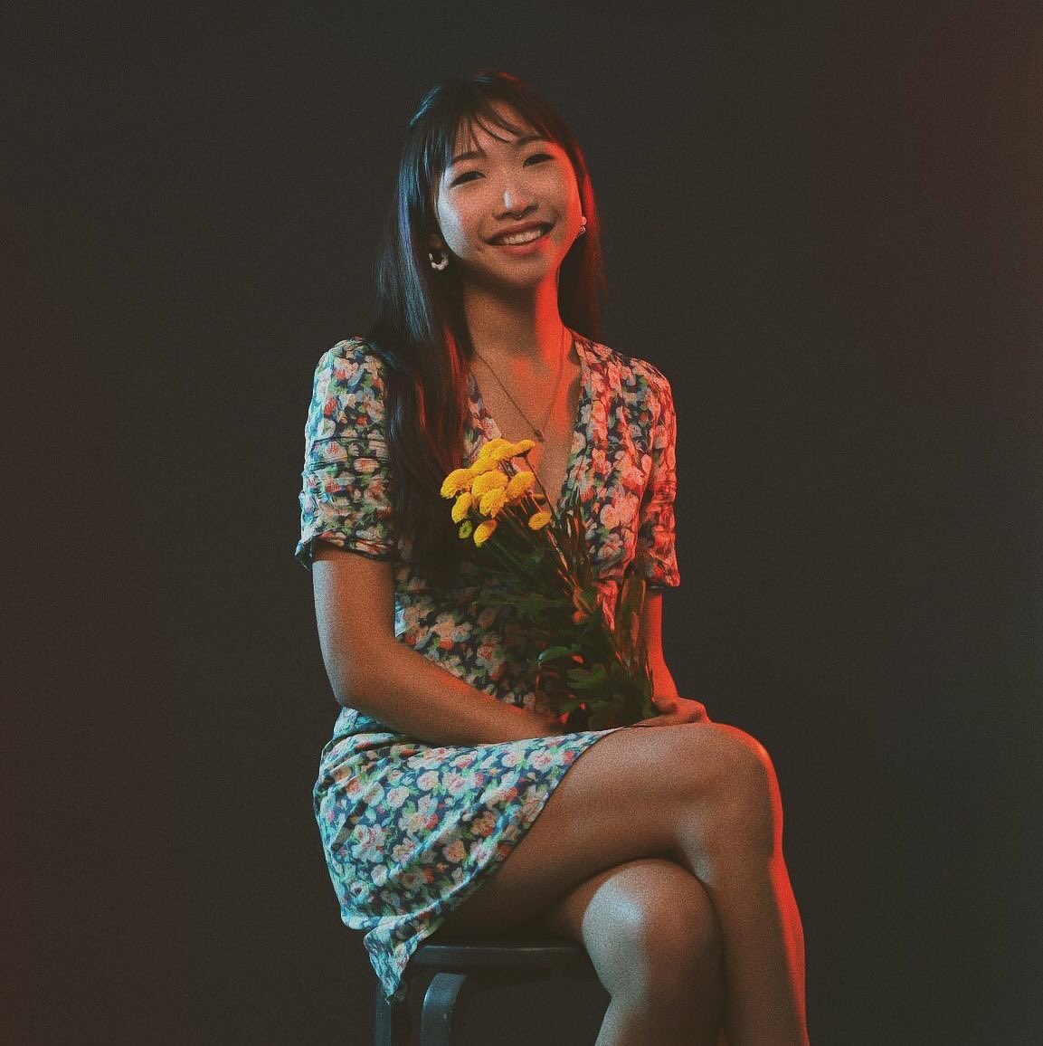 LiveBarsUK's tweet photo. Jess Bloom’s sweetly haunting vocal blends with beautiful guitar melodies to create a symphony of sound that is comparable to Paul Weller’s English Rose or Grizzly Bear. A sound track for a rainy afternoon, perfect for shaking off those mid-week blues.
https://t.co/sOa4L2pmTN https://t.co/Ed4Sh2UQBd