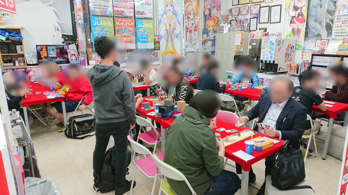 tori_hare2's tweet photo. 川口駅前店交流会あそビバナイト！！
なんと初回にして18名の参加者が！！

そして？11/20には？
とり店長の独断と偏見で？？
vtuberのめんだこちゃん（@Mendako_Vtuber ）を1日定員として呼ぶとかどうとか？？？？？

どういうこと？？？

気になる人は20日に
川口駅前店に来ればいいと思うよ！！！ https://t.co/gwXgvCrBkO