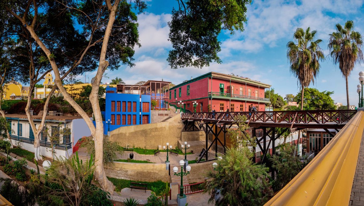 ¿Qué hace un barrio como Barranco en una ciudad como Lima? viajes.nationalgeographic.com.es/a/visitar-barr… Vía <a href="/ViajesNG/">Viajes National Geographic</a> #Peru <a href="/VisitPeru/">Visit Peru</a> #viajes