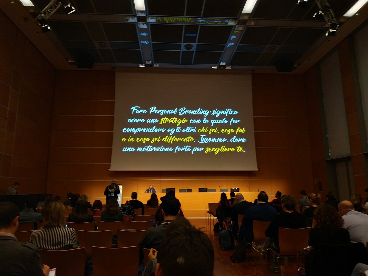 Al #SMStrategies si parla di Personal branding su LinkedIn con @mazzualex 
<a href="/TheSMStrategies/">TheSMStrategies</a> #iusve #IUSVESocialTeam