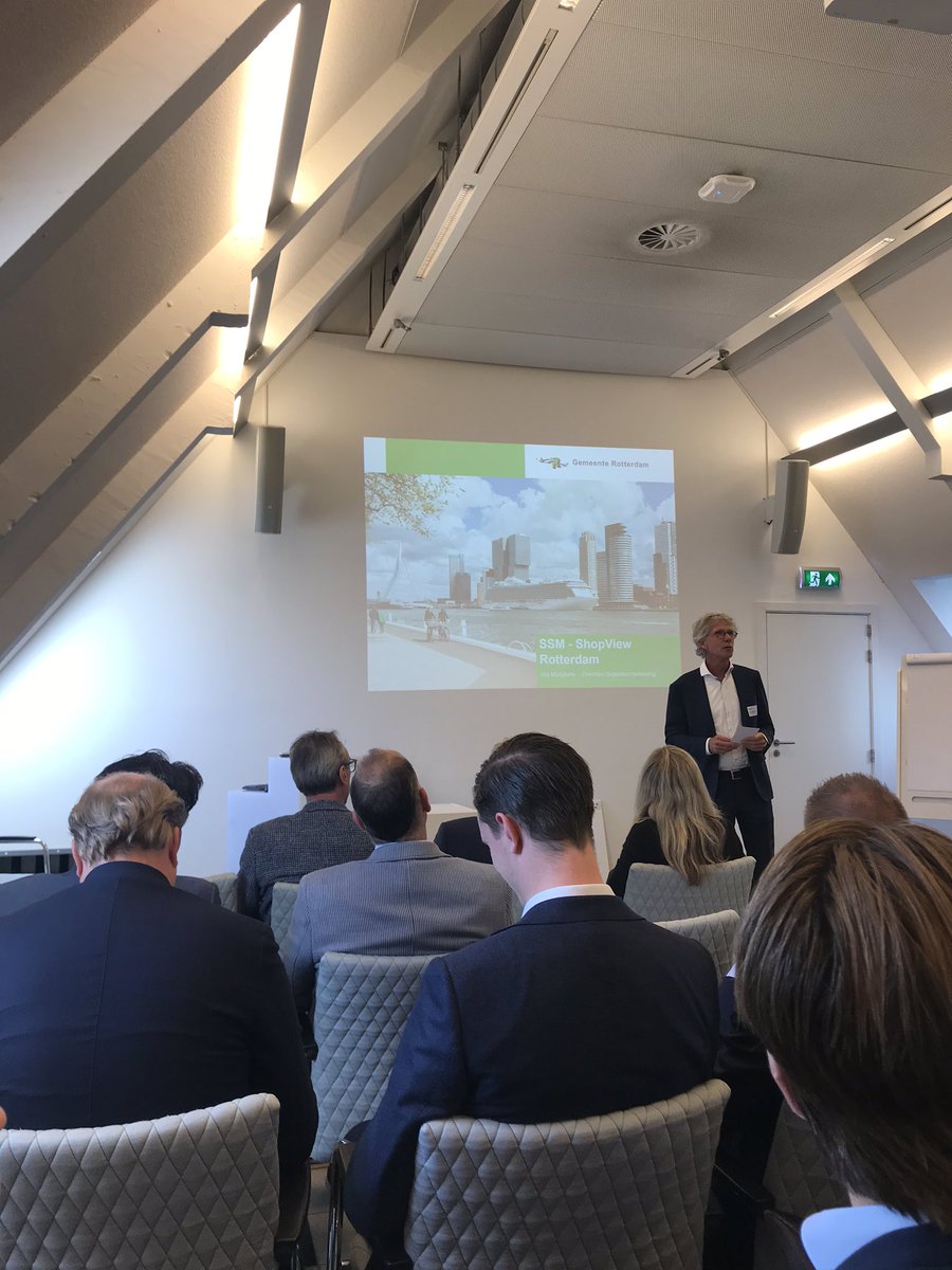SSMRetailPltfrm's tweet photo. SSM Shopview Event te Rotterdam, voorzitter Cor-Jan Schreuder opent de dag. #SSMRETAILPLATFORM https://t.co/VxtLGCwmdW