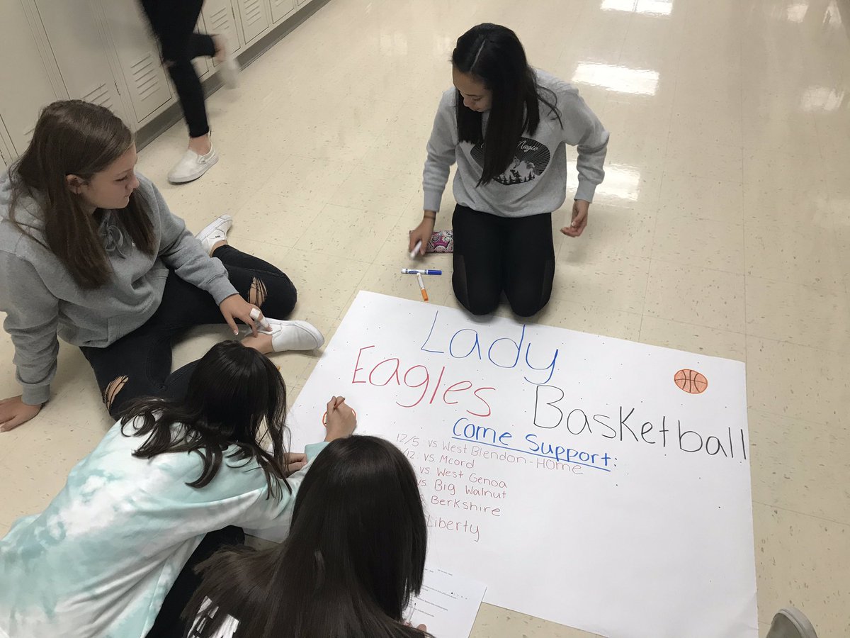 koons_amy's tweet photo. Hyatts School Spirit Club working hard! https://t.co/FuQhZMZ5AV