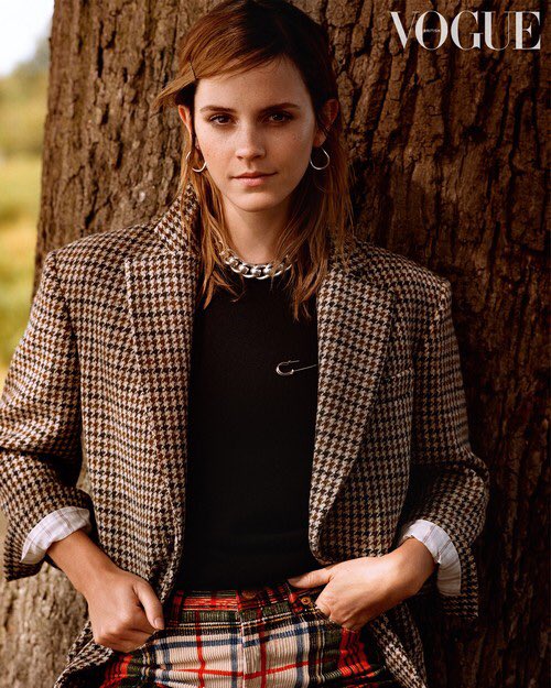 EmWatsonJP's tweet photo. 【@BritishVogue 超意訳】
エマ・ワトソン 『私はシングル(独身)で幸せです。シングルでいることをセルフパートナーと呼んでいます。』
#エマワトソン　#EmmaWatson https://t.co/JMCRzu2CnM