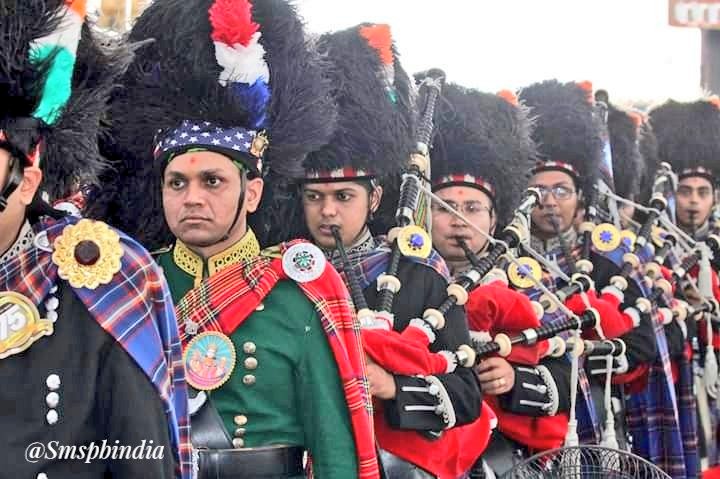 smspbIndia's tweet photo. #ShreeMuktajeevanSwamibapa #Pipeband salute Chief Minister of #Gujarat @vijayrupanibjp their visit to The Grand Celebrations of #Vachanamrut Dwishatabdi and #Jeevanpran Shree Abji #Bapashree Shatamrut #Mahotsav in the Village of #Vrushpur #Kutch #Bagpipes #Tartan #Indian https://t.co/UbG6cb4PQx