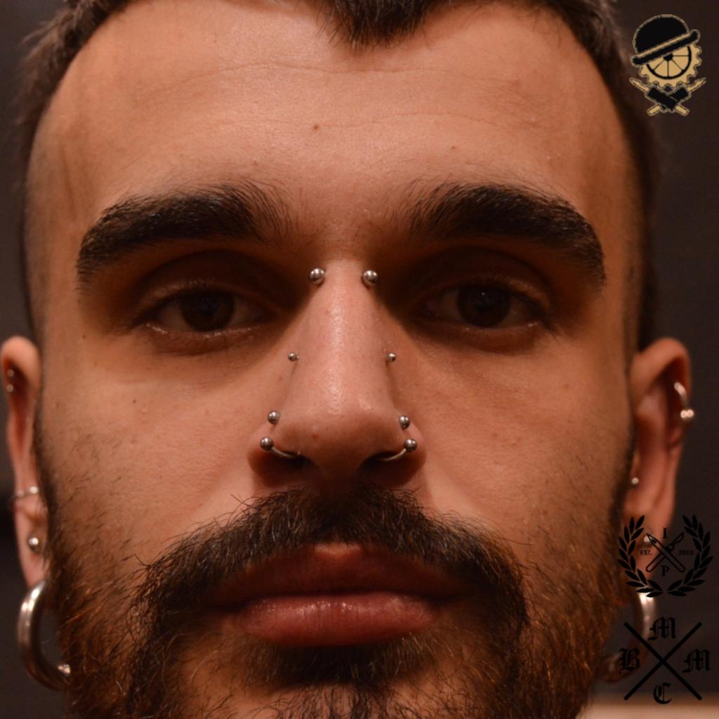 mcachadamods's tweet photo. Projecto para o Francisco, que inclui correcção do bridge, duplo high nostril e nostril 🔥 mto obrigado ❤
📷 by Inês, obrigado 🙏
#bridge #highnostril #nostril #piercing #bodypiercing #propiercing #piercingproject #ironpiercing #portugal🇵🇹 https://t.co/6FhYaFpZdK