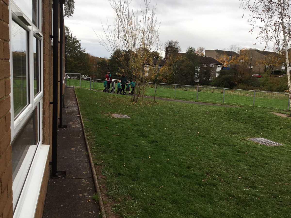 Springwood_Prm's tweet image. Its our wellbeing time. We have chosen a refreshing walk, some mindful yoga or some lovely calm tracing today. We really enjoy choosing what makes us feel happy, calm and healthy #springpembroke #springwellbeing #springhealth #healthandwellbeing