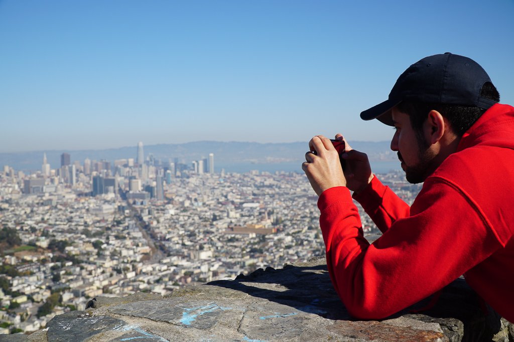 SantanderX's tweet photo. ¡Nuestros #explorers han conquistado San Francisco! Esas camisetas y sudaderas os delatan… 😉 ¡Disfrutad del viaje y aprovechad cada instante! @ExplorerByX #ExplorerSFO #EmprendedorSX https://t.co/EXkHIWOqIo