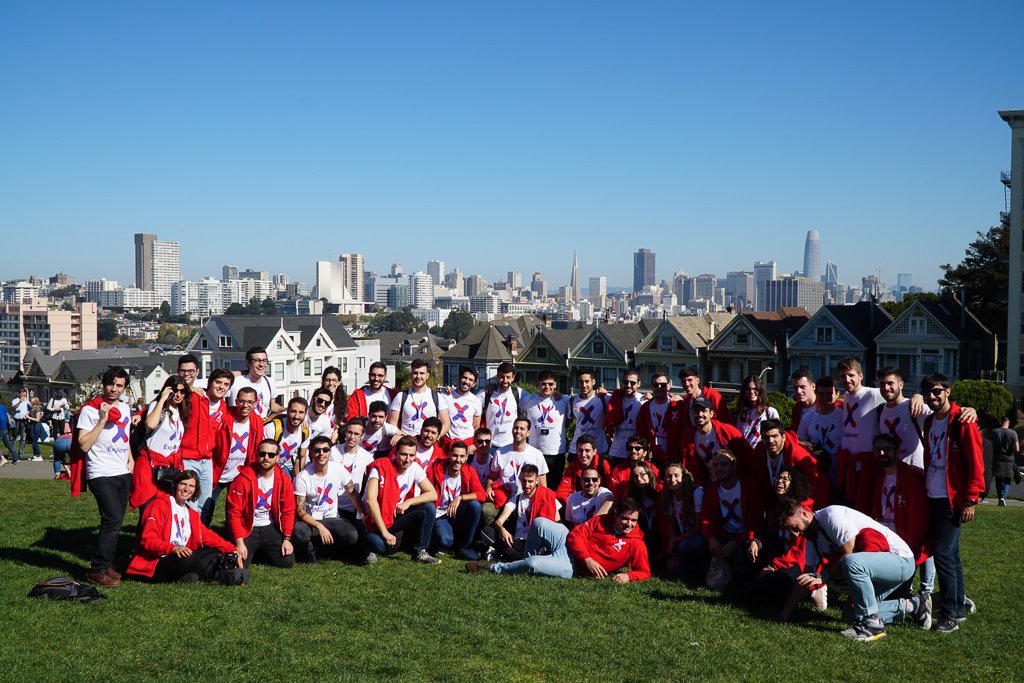 SantanderX's tweet photo. ¡Nuestros #explorers han conquistado San Francisco! Esas camisetas y sudaderas os delatan… 😉 ¡Disfrutad del viaje y aprovechad cada instante! @ExplorerByX #ExplorerSFO #EmprendedorSX https://t.co/EXkHIWOqIo