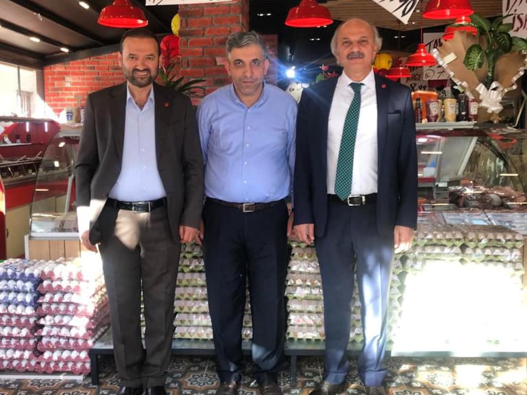 BeybabaEt's tweet photo. Bölgemizin kıymetli siyasetçileri #SaadetPartisi Genel Başkan Yardımcısı #BirolAydın bey ve #Kocaeli il eski Başkanı #NurettinÇelik bey dükkanımıza hayırlı olsuna geldiler. Kendilerine nazik ziyaretleri için teşekkür ederiz. https://t.co/8GKMLnrj67