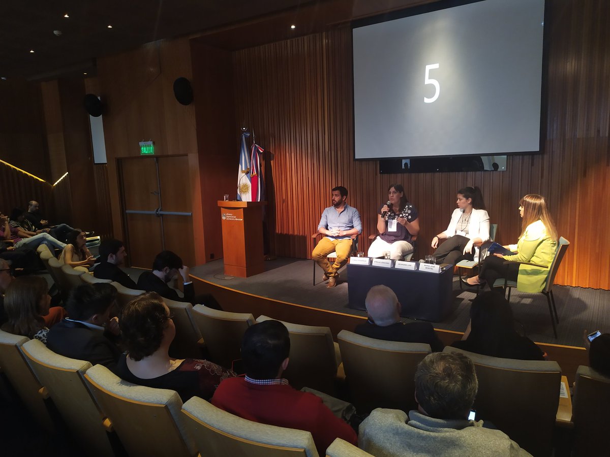 CACteinforma's tweet photo. "Hay que tener en cuenta 5 claves para entender la cuarta revolución industrial:
-Digitalización
-Integración
-Inteligencia
-Virtualización
-Designación"
Stella Loiacono, Innovation Leader en @IBMArgentina #PyMEsAlMundo https://t.co/Gze8QNptJu