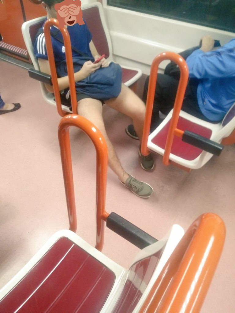 Este pendejo no paraba de mirarme en el subte. Hermoso put!t0 ya pasmos wsp. 
El viernes fiesta quedan 4 lugares para activos.