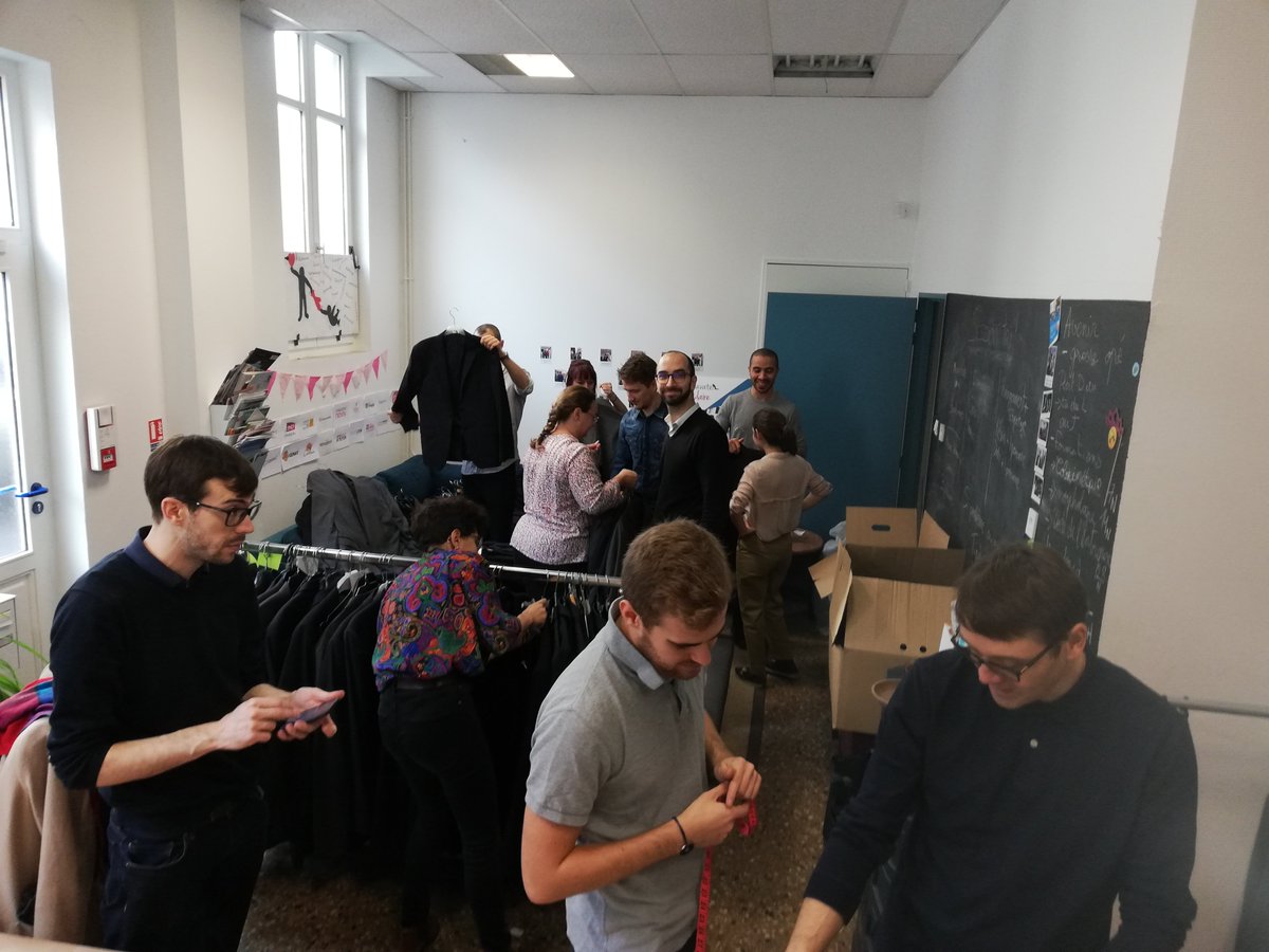 cravate_lyon's tweet photo. Un GRAND merci à l'équipe d'EDF qui ont été avec nous toute la journée de mardi ! 😁😀
Ils ont réalisés un grand tri ! Grâce à eux, on va pourvoir accueillir nos bénéficiaires dans de meilleures conditions ! Bravo à eux ! 👏💪👔
#Solidarité #Dons #Cravate #Insertion #Emplois https://t.co/7Ux1N9sTEX