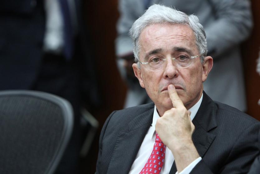 lafm's tweet photo. @AlvaroUribeVel #AlAireEnLaFM @AlvaroUribeVel, senador de la República: "yo sé que hay mucho problema de seguridad, pero le toca al Gobierno buscar soluciones" https://t.co/qzAuNSSBTp #BoteroDebe https://t.co/0j4GK1qv56