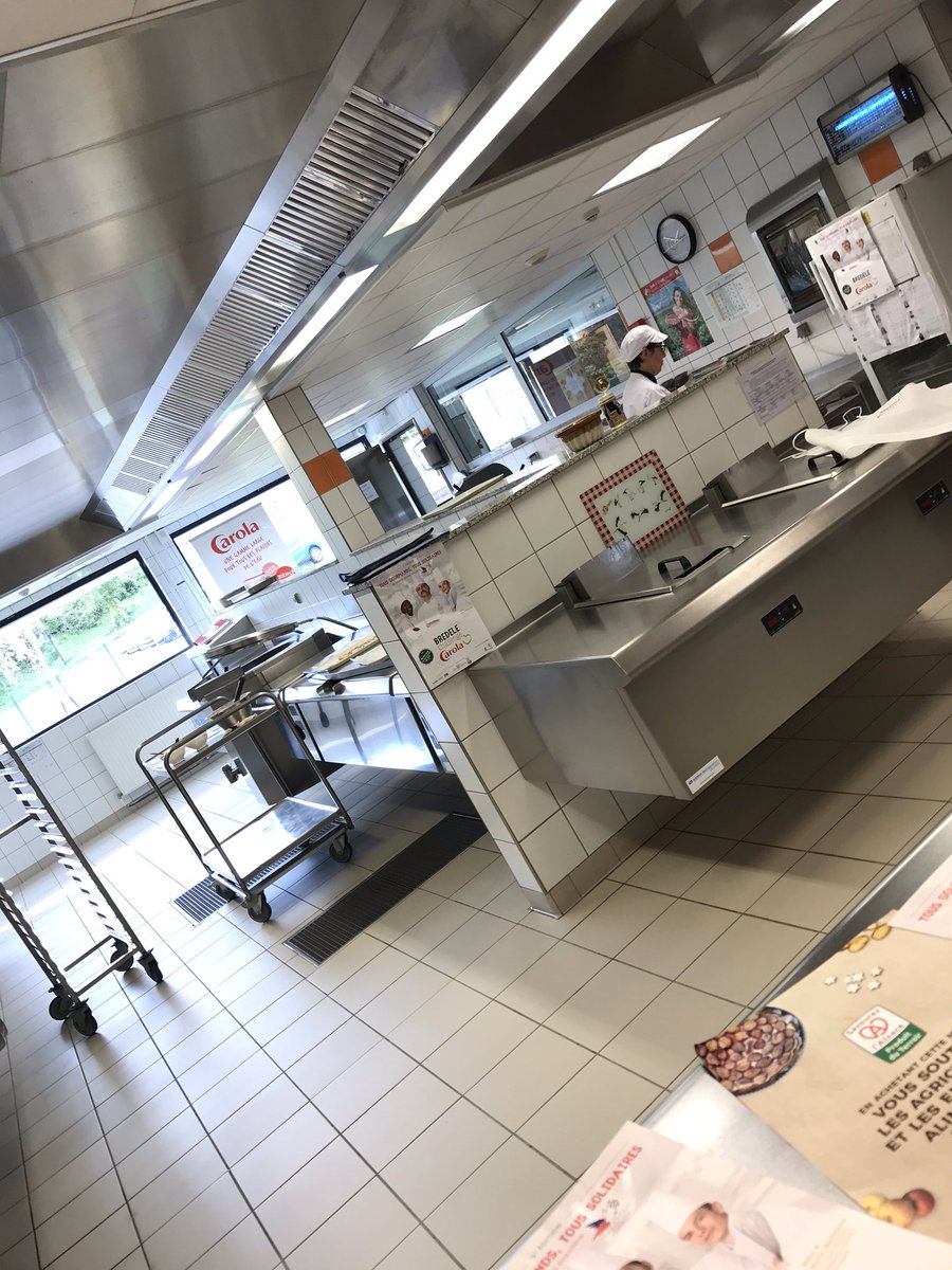 JacquetStephan4's tweet image. Les internes du collège du Torenberg-Heiligenstein s’engagent au profit du Secours Populaire dans le bredele challenge! Confectionner 10 kg de Brèdele qui seront rendus sur les marchés de Noël. @acstrasbourg #cd67 @climatscolaire