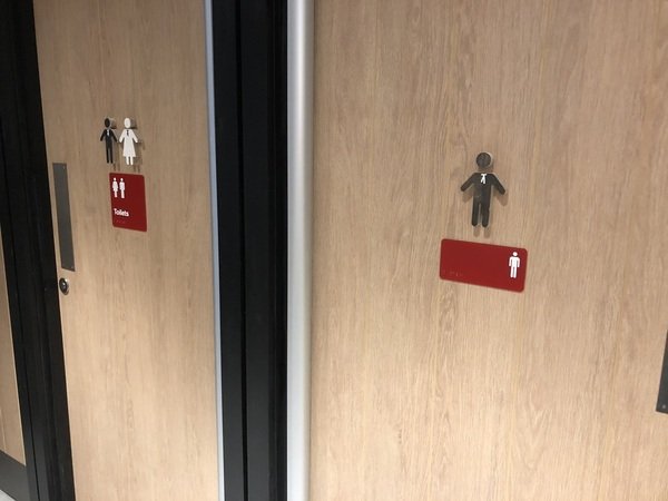 ripx4nutmeg's tweet image. A branch of KFC has converted it's toilets. Previously it had a toilet for men and a toilet for women. It's kept the men's toilet as men-only, but now the women's toilet is also for men