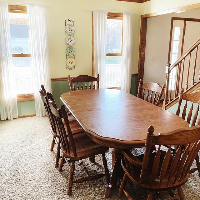 alyssabjacob's tweet photo. I love my simple little dining room! Sure, there’s things I would change like replacing the oak trim and dining set with white and replacing the carpet with wood floors. BUT my favorite part of the room is the natural lighting! I love how inviting it is … https://t.co/irX09rPE6a https://t.co/txxpCwXMGg