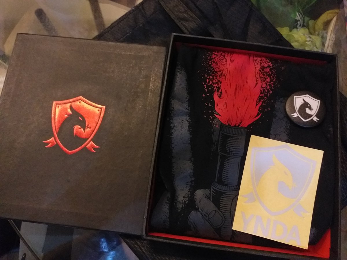 Woohoooo akhirnya dateng juga paket dari <a href="/NeverDrawAlone/">Y.N.D.A</a> #YNWA