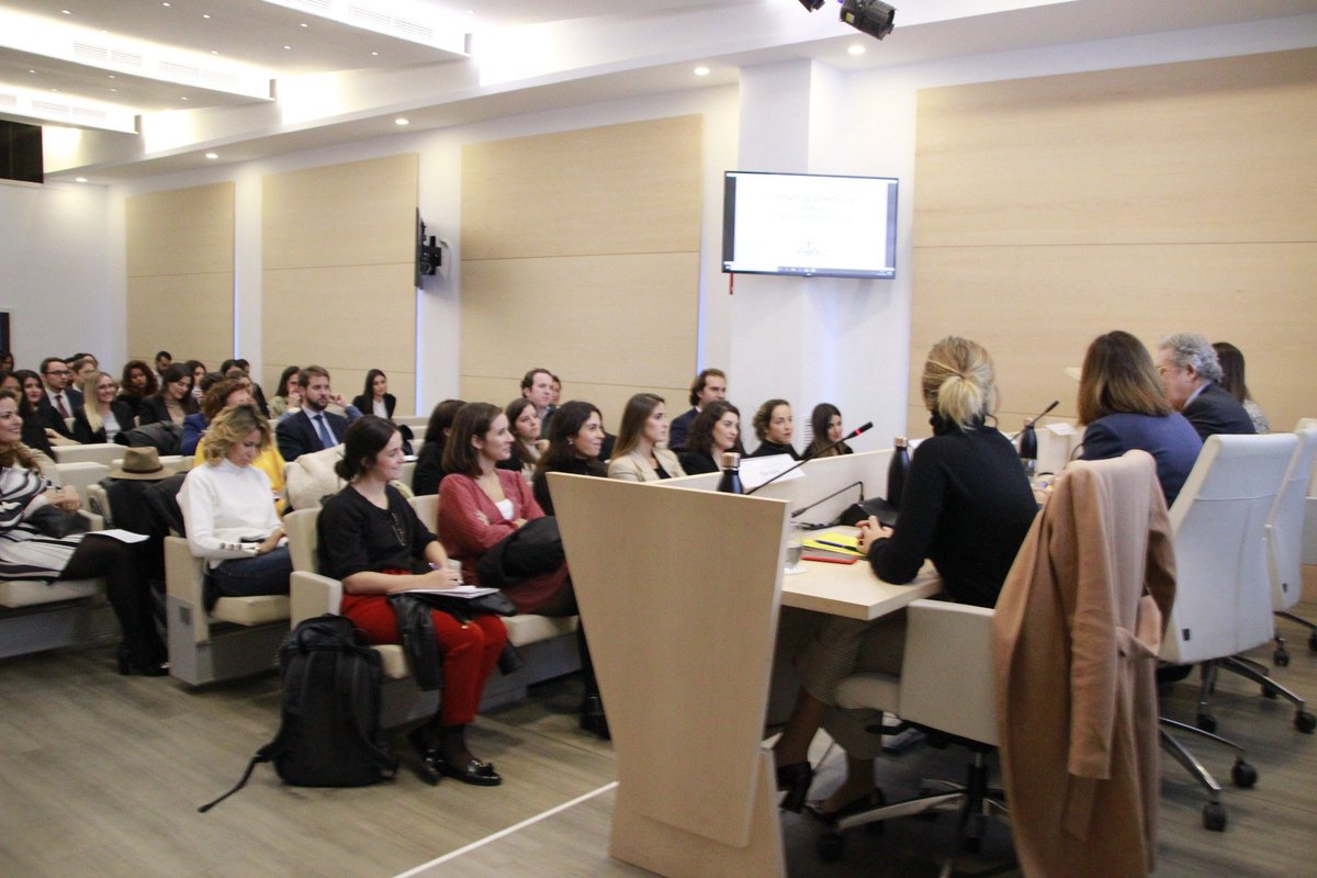 Da gusto ver el salón de actos del <a href="/icam_es/">Ilustre Colegio de la Abogacía de Madrid</a> a rebosar de gente interesada en aprender, cuestionar y dar su opinión. Gracias a tod@s!! Especialmente a los ponentes <a href="/PalomaZabalgo/">Paloma Zabalgo</a> y Luis Aurelio González por compartir con nosotros su experiencia#derechodefamilia <a href="/AJA_Madrid/">AJA-Madrid</a>