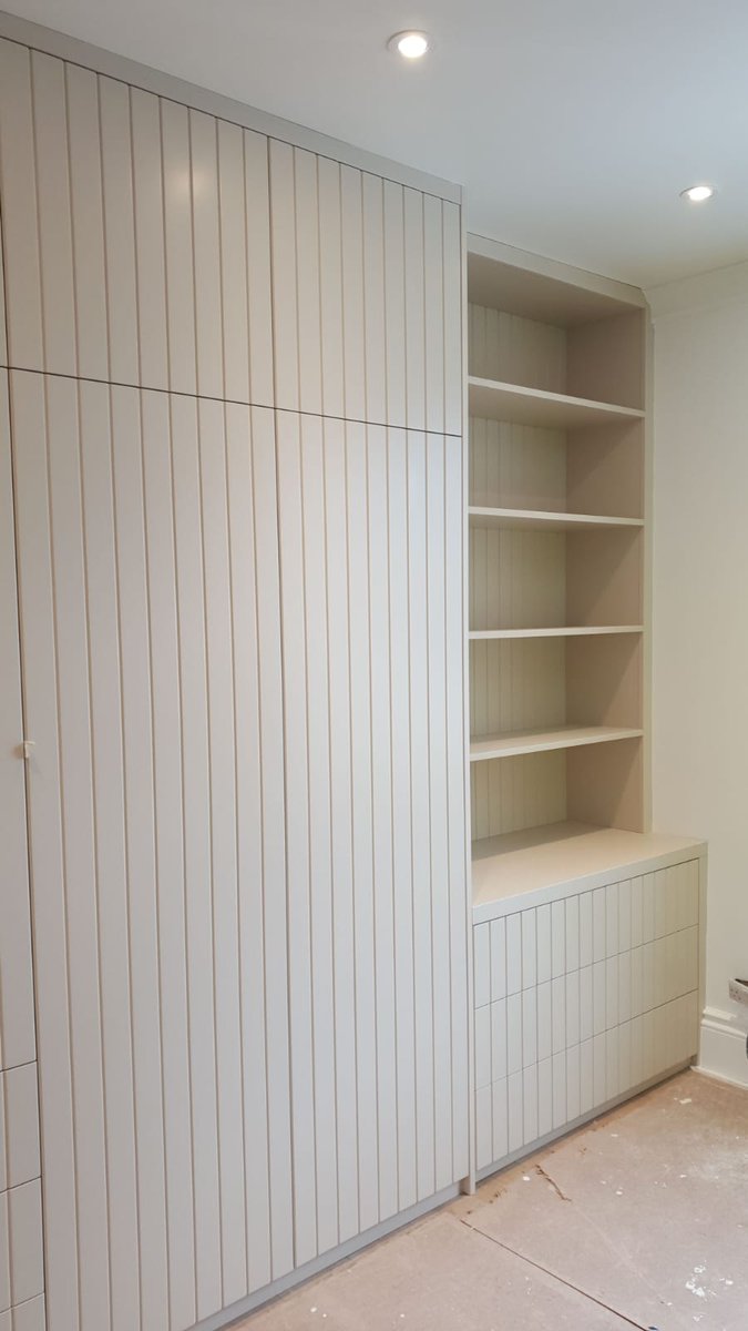 dRAWarchitects's tweet image. Just adding the finishing touches to this bespoke floor-to-ceiling joinery in our latest project in Richmond. #dRAWArchitecture #Panelling #FarrowandBall #Joinery