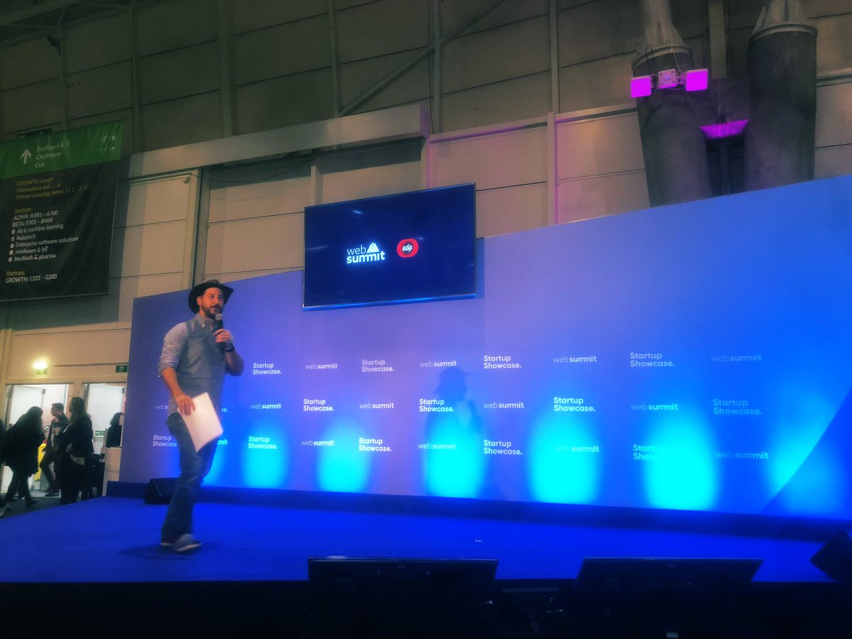 AlbSanchez86's tweet photo. At the final pitches of @innovationatEDP in @WebSummit with @abarrera, @T_T_Global and @Cuerva!! Good luck everyone! #newEnergyRules https://t.co/OZB8Wd0MEG