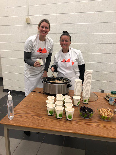 HaltonFFT's tweet image. Thank you to @townofoakville for #ShowYourLocalLove @unitedwayhh @HaltonFFT partner school @St_Andrew145 Student Nutrition Program this morning. Together #nostudentgoeshungry in Halton!