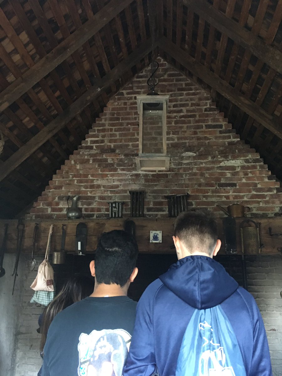 NazarkoChrissy's tweet photo. Annual US1 Revolutionary War Tour of Bergen County! #tourguideturk #handsonlearning #NValleyED #cappedmeat4 😜 https://t.co/Zektma5Jg7