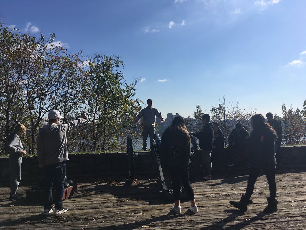 NazarkoChrissy's tweet photo. Annual US1 Revolutionary War Tour of Bergen County! #tourguideturk #handsonlearning #NValleyED #cappedmeat4 😜 https://t.co/Zektma5Jg7