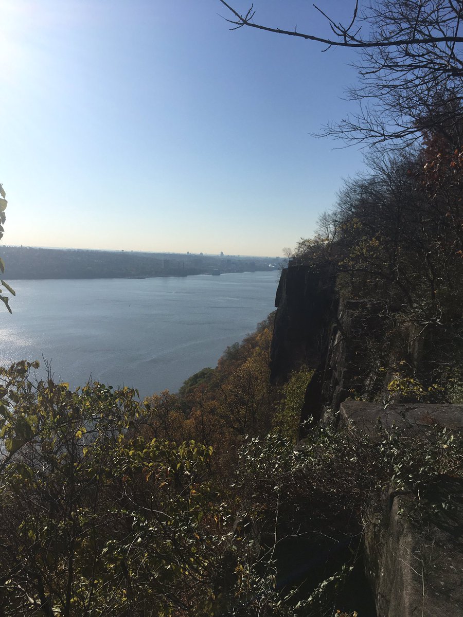 NazarkoChrissy's tweet photo. Annual US1 Revolutionary War Tour of Bergen County! #tourguideturk #handsonlearning #NValleyED #cappedmeat4 😜 https://t.co/Zektma5Jg7