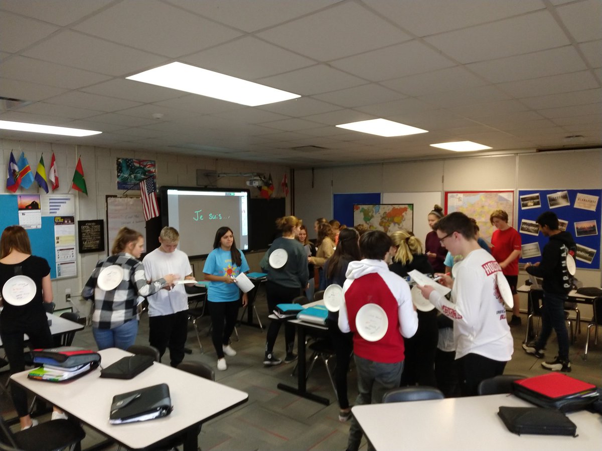 MrLovelysClass's tweet photo. French 1 classes using adjective vocabulary to describe each other. https://t.co/Q7lC5oIIf8