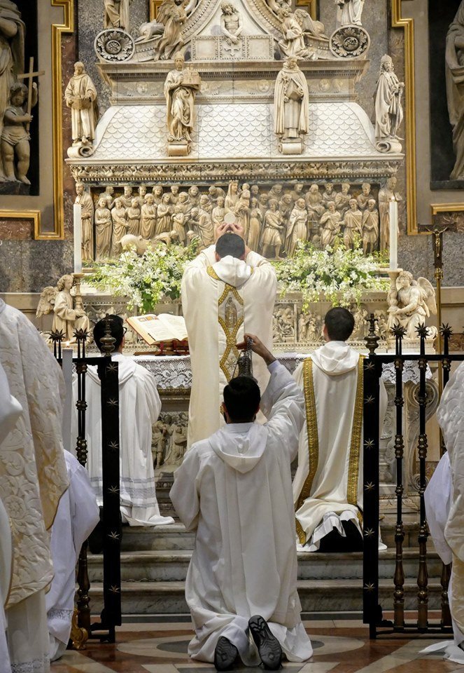wcgrimley's tweet image. The Master of the Order, Fr. Gerard Timoner, O.P., 87th Successor of St. Dominic, celebrating Mass at St. Dominic's tomb in Bologna.
#OPpower
credit: @OPEastVocations