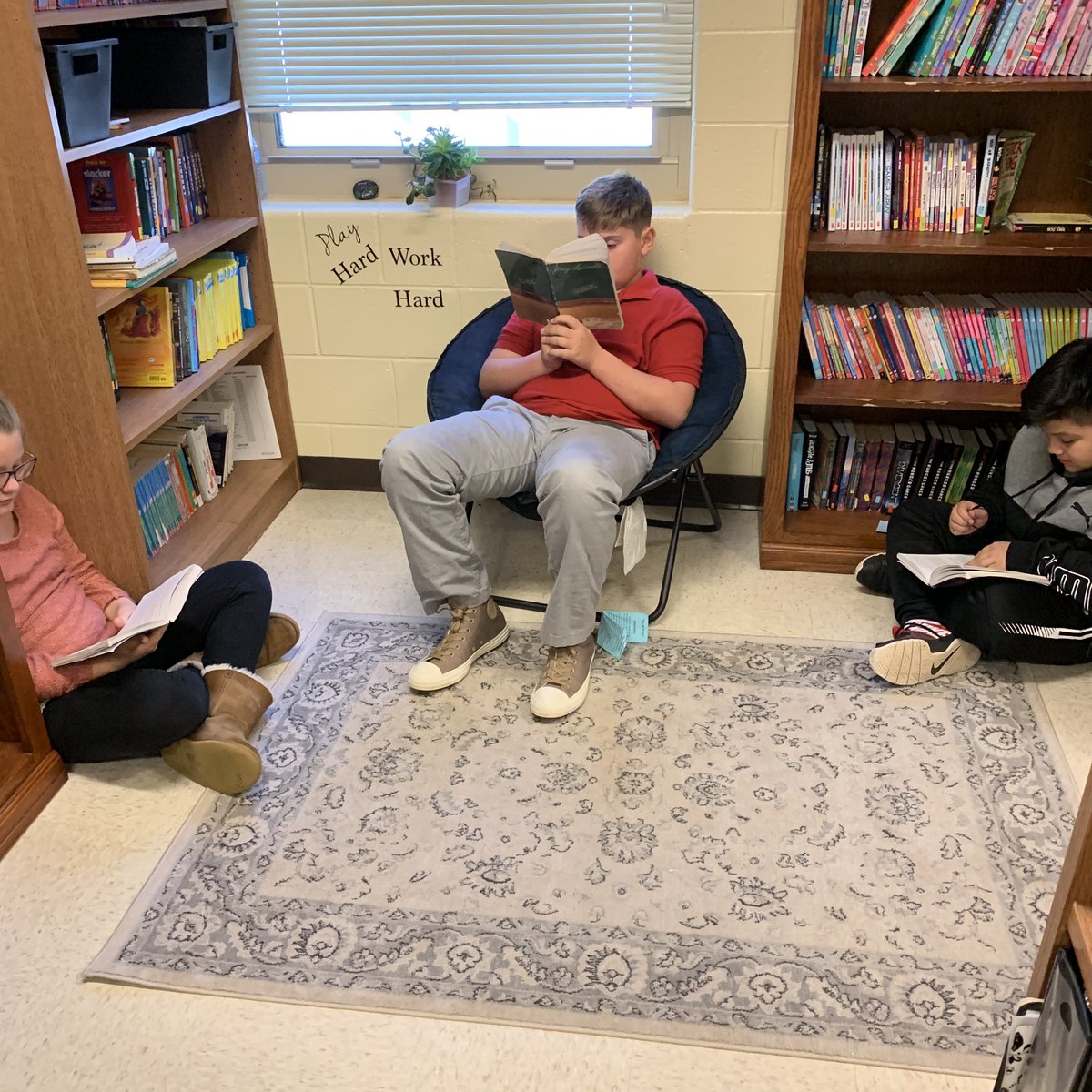 LessonsWithMsC's tweet photo. 2nd Block doing ALL the things! #technology #reading #writingascript #designingabillboard https://t.co/if6R35FpQ2