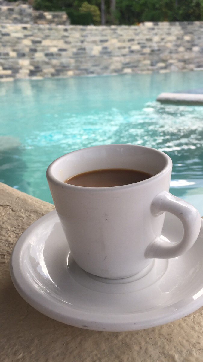 IslaMagico's tweet photo. Buen día a todos es hora de café en #IslaMujeresPuebloMágico que les parece la vista para disfrutar el café aquí en #KinHa #Miércoles https://t.co/j0kRcgFNzQ
