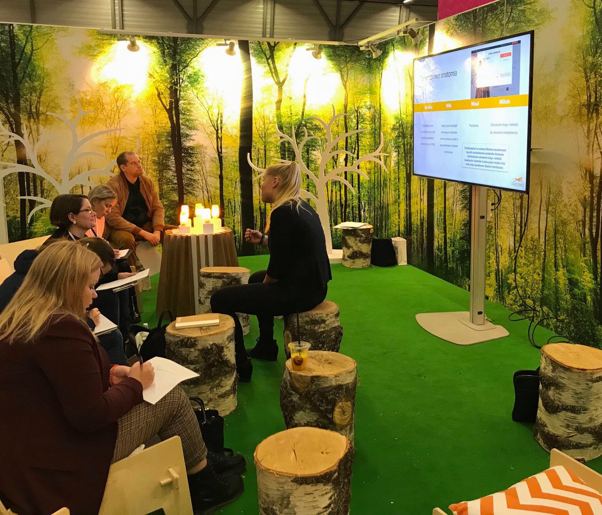 Frosmo's tweet photo. Why personalize? Our personalization expert Tiina conducts a workshop on how to start harnessing the power of #personalization at the Retail Experience Live 2019 happening now in Helsinki Messukeskus. #event #retail #retailexperiencelive #ecommerce https://t.co/ej5V0qVzDb