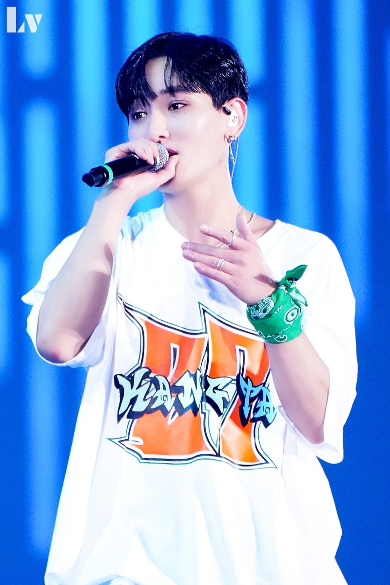 tohlvhot's tweet photo. 축💚랭탄절💚축
🥳🎂🍾🍹🎊🎉

해피치랭데이💚

#에쵸티 #hot #HIGHFIVEOFTEENAGERS #foreverhot #hot콘서트 #강타 #안칠현 #happy_kangta_day https://t.co/jHDHPDyPGo