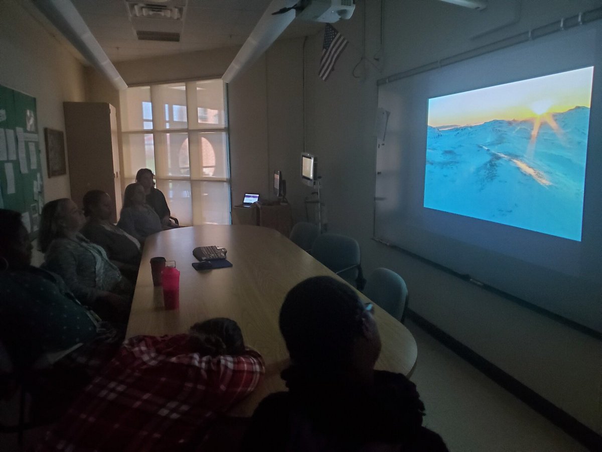 betsycallaghan4's tweet photo. Our first Wellness Wednesday @jmfeclc was a great way to reset before the day @LBpublicschools #SEL #WCMM #greenwavegreener @EDUtherapy2 https://t.co/Mu4Y68s07n