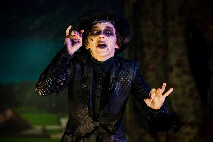Mottinger2208's tweet photo. @RabenhofTheater #Kritik: #Monster. Zombieball im Hoamatland. #ChristinaTscharyiski macht aus #KurtPalm's grotesk-komischen Roman eine bitterböse Bühnenshow. Großartig: #EvaMayer, #BettinaSchwarz, #ChristophKrutzler, #RichardSchmetterer und #RomanticSlivo https://t.co/5YQ7UlZkFl https://t.co/ElYMpNGls0