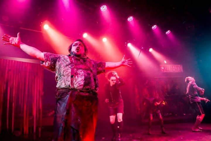 Mottinger2208's tweet photo. @RabenhofTheater #Kritik: #Monster. Zombieball im Hoamatland. #ChristinaTscharyiski macht aus #KurtPalm's grotesk-komischen Roman eine bitterböse Bühnenshow. Großartig: #EvaMayer, #BettinaSchwarz, #ChristophKrutzler, #RichardSchmetterer und #RomanticSlivo https://t.co/5YQ7UlZkFl https://t.co/ElYMpNGls0