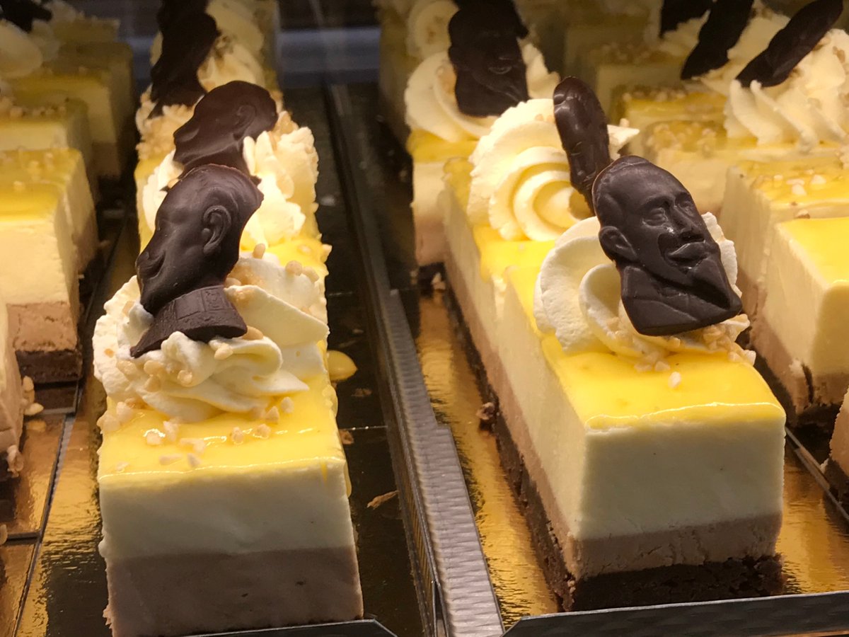 SmakaSverige's tweet photo. Bakelse som kommer i många #varianter och #smaker. Bakelsen äts till minne av Gustav ll Adolfs dödsdag 1632.
#svenskmat #bakelse #traditioner #svenskfika https://t.co/GstBBBrg9i