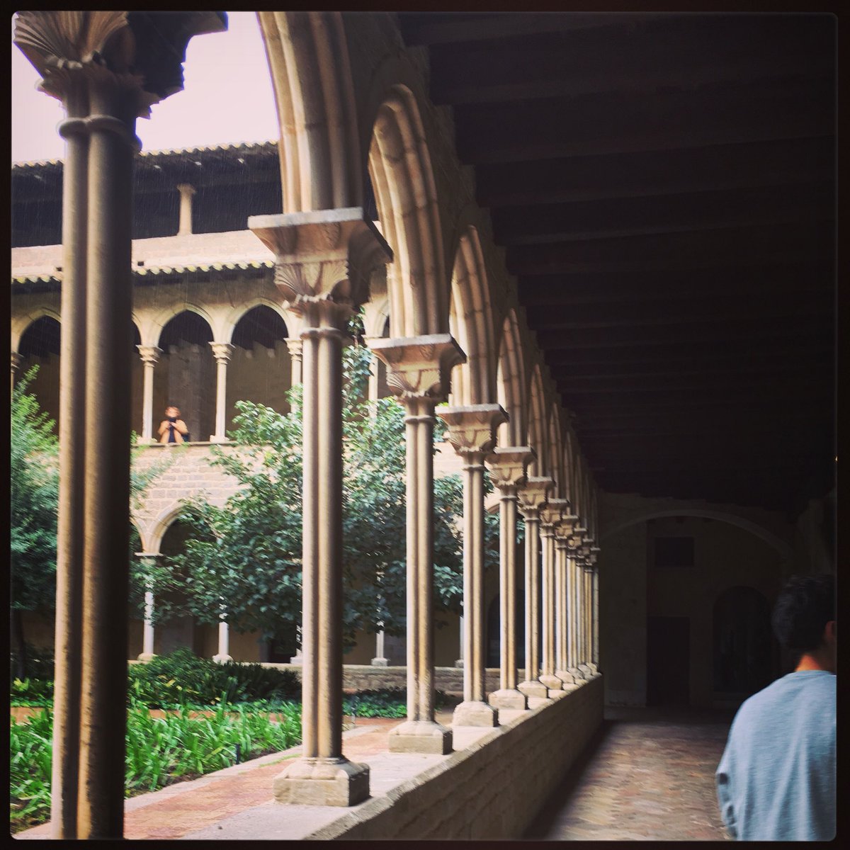 simosyd's tweet image. Riconoscere un amore vero tra milioni di impostori.