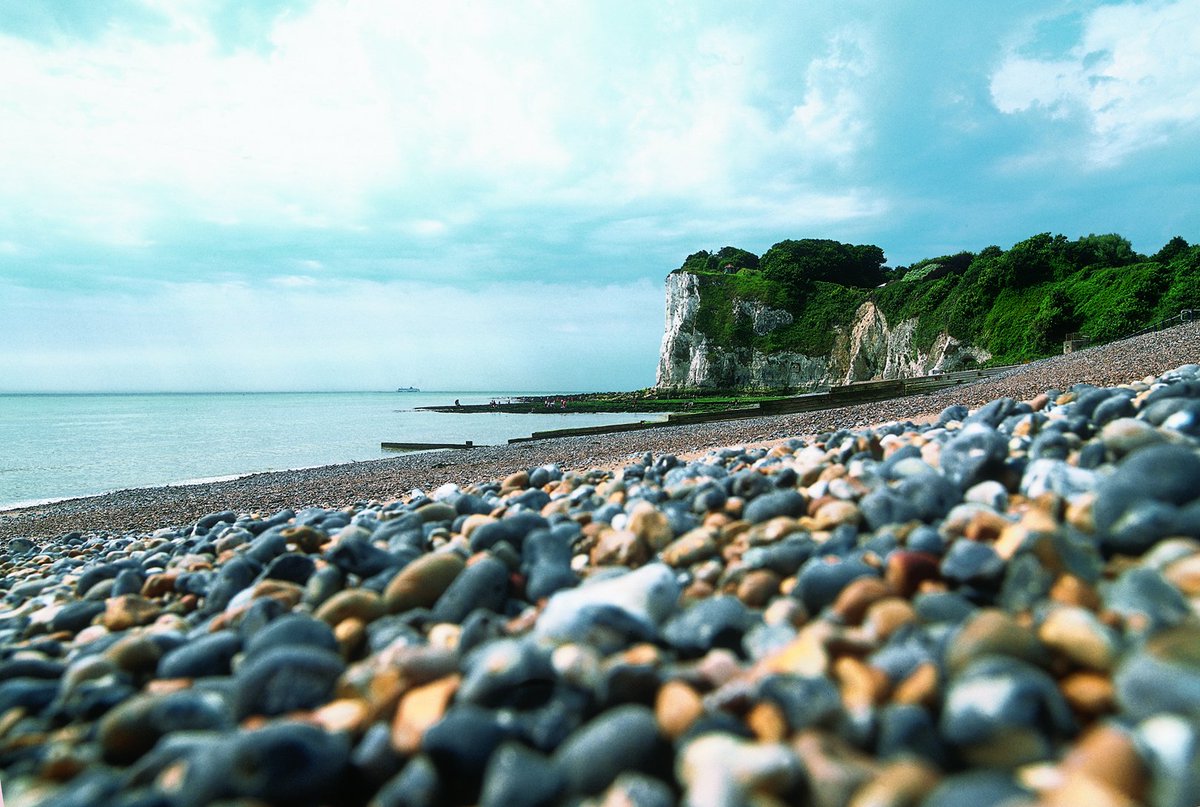 VisitKent's tweet photo. Hands up if you knew James Bond's action-packed adventures were inspired by our very own Kent coast 🙋. Take a read of some of Kent's other intriguing literary links right here - https://t.co/ukYRKIz3nL https://t.co/uf3CCo3TQV
