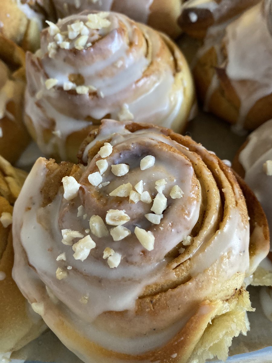 Kravingcakes's tweet photo. Vegan cinnamon buns delivered across Hackney. Get them from @BlackCatHackney,@EAT_17 and @PaperAndCup today. #vegan #breakfast #cinnamonbuns https://t.co/i5HDyPriQx