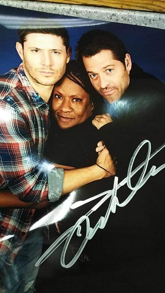 Winchesterlov18's tweet photo. Follow me boys big fan @JensenAckles  @mishacollins  NJ con 2018 https://t.co/RR32XA2WAE
