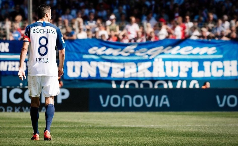 FeaturedMoritz's tweet photo. JAAAAAA 😍 Toto ist der einzige, der seit Jahren konstant spielt! Auf ein weiteres Jahr, Capitano! #Toto2021 #meinVfL https://t.co/bChCHVMR9T