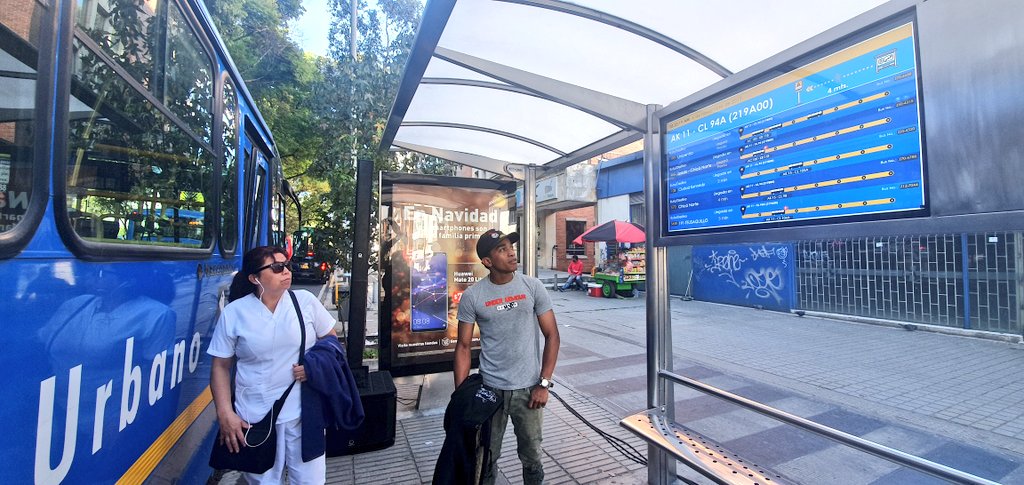 Todos los buses del #SITP cuentan con un sistema GPS que cada 30 segundos envía su ubicación en tiempo real. Información que es procesada y por medio de las pantallas es puesta a disposición de los usuarios.