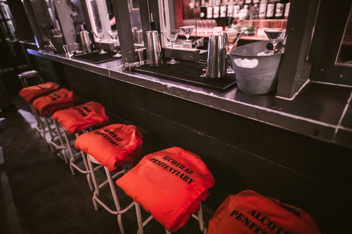 DesignMyNight's tweet image. Booze-fuelled painting workshops and vagina cupcake decorating… 🎨 🥂 50 quirky and unusual classes you should try in London @radioalicepizza @halfhitchgin @LDNCocktailClub bit.ly/2KLIznw